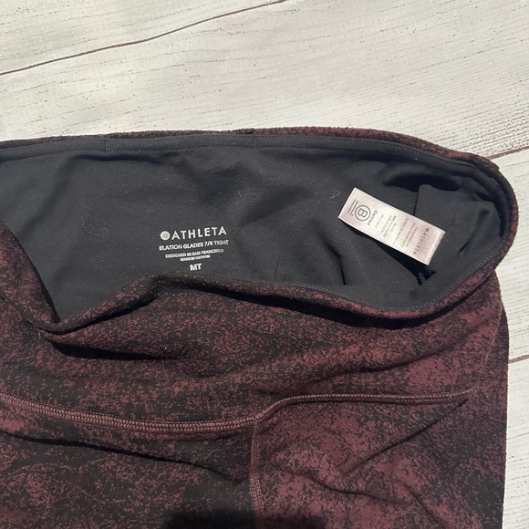 Athleta Glades Ultra High Rise Elation Tight antique burgundy 
Medium - Picture 5 of 6